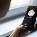 Nie używaj tych słów odbierając telefon! Oszuści tylko na to czekają!
