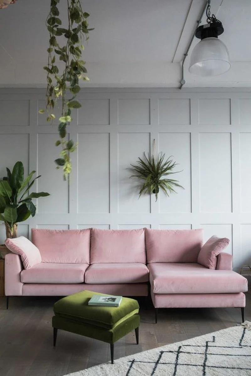 Różowa sofa