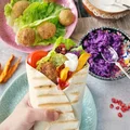 Tortilla z falafelem i warzywami