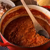 Mięso do spaghetti może być jeszcze bardziej soczyste – zrób to przed smażeniem!