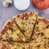 Prosta domowa pizza i szybki sos czosnkowo-ziołowy