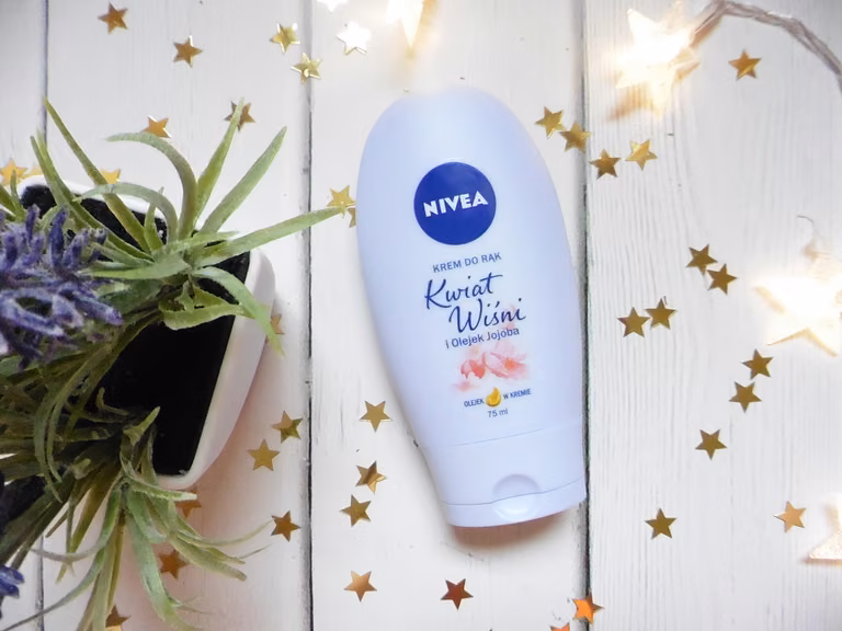 Pachnący olejek w kremie - Nivea Kwiat Wiśni