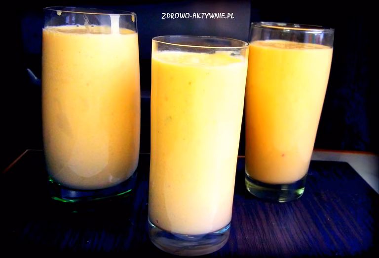 Odżywczy koktajl z mango i banana