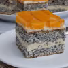 Piegusek z brzoskwiniami