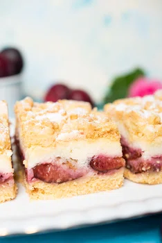 Kruche ciasto ze śliwkami