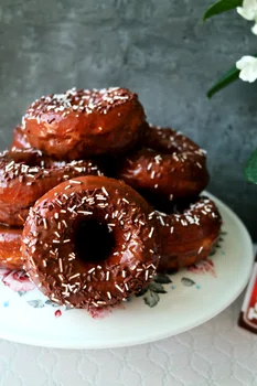 Pączki z dziurką - donuty z czekoladą