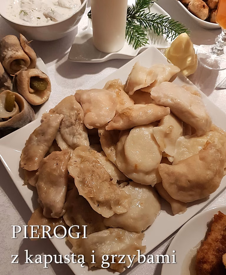 Wigilijne pierogi z kapustą i grzybami - Damsko-męskie spojrzenie na kuchnię i dom