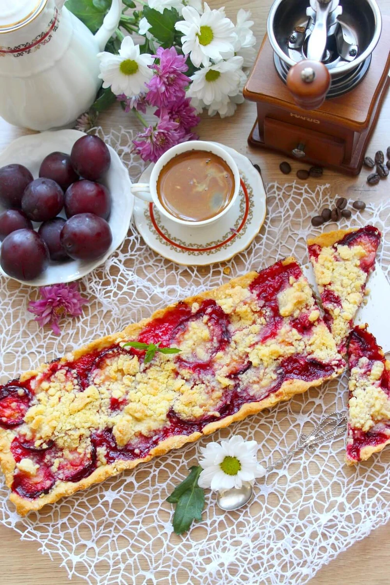 Tarta ze śliwkami i kruszonką – ciasto do kawy | Słodkie okruszki