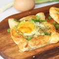 Przepis na jajka w cieście francuskim z pesto