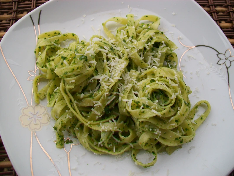 Makaron z jarmużowym pesto