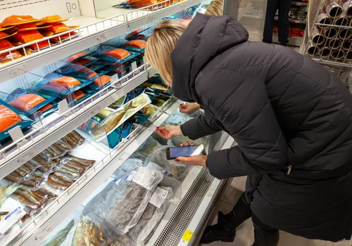 Karp znika z wigilijnych stołów Polaków? Coraz trudniej kupić go żywego przed świętami