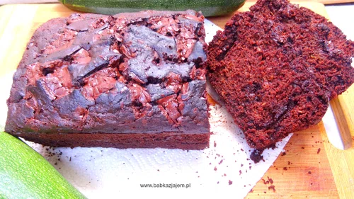 Mocno czekoladowe ciasto z cukinią