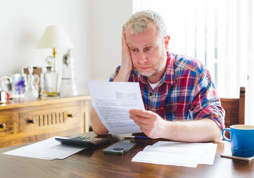 Nie utrzymywałem kontaktu z ojcem. „Czy po jego śmierci coś mi się należy?” — pyta Tomasz [LIST]