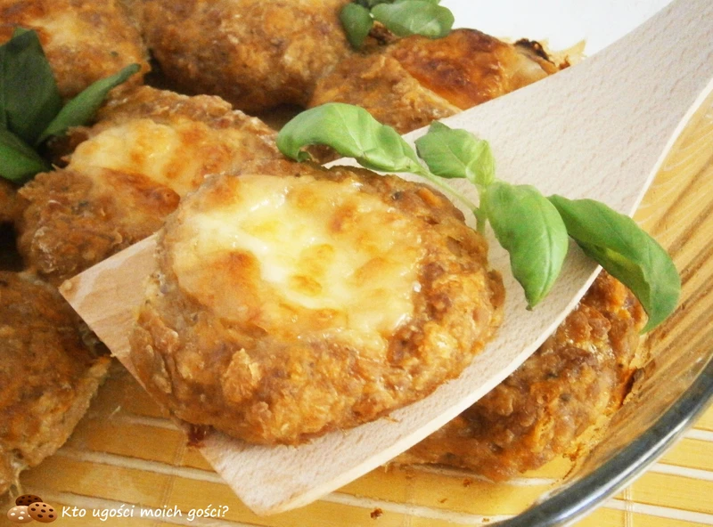Mielone gniazdka z mozzarellą