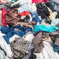Koniec z wyrzucaniem ubrań! Nadchodzi bon na naprawę butów i odzieży!