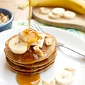 fit śniadanie weekendowe: pancakes owsiane z bananem