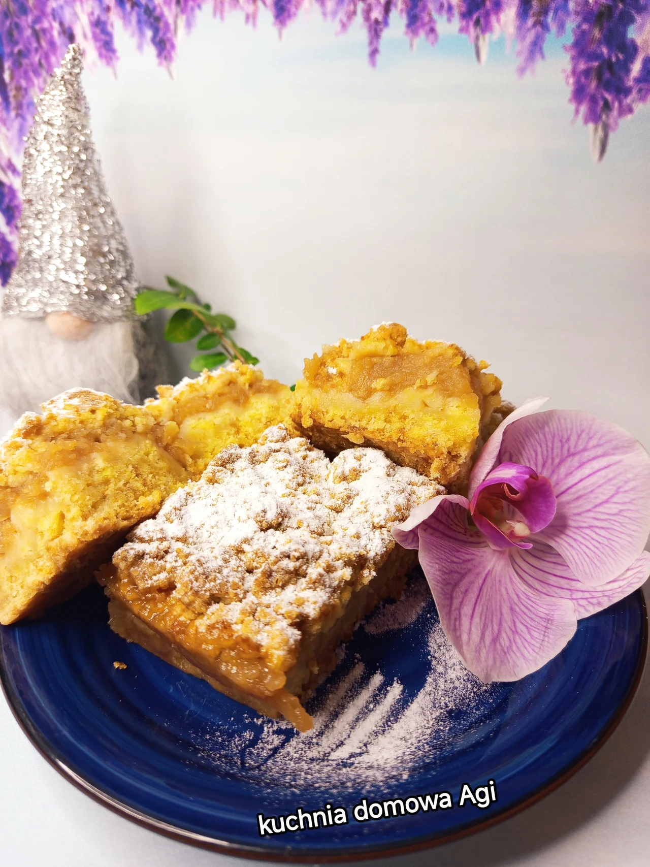 Jabłecznik z dużą ilością jabłek na cieście z kruszonki