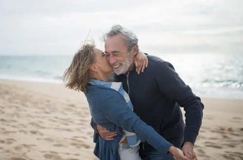 10 sygnałów, że jesteś gotowa na miłość po rozwodzie w wieku 50+. Numer 2 Cię zaskoczy!