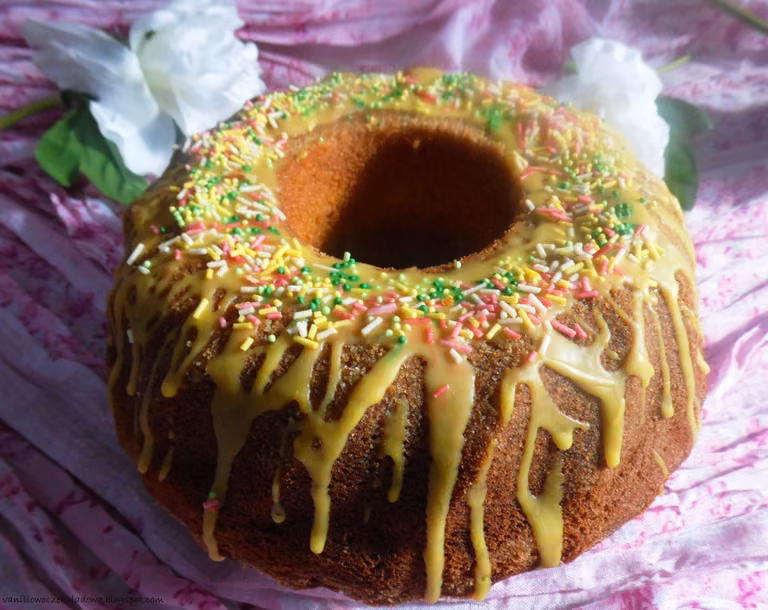 Babka waniliowa z cytrynową skórką (najprostsza).