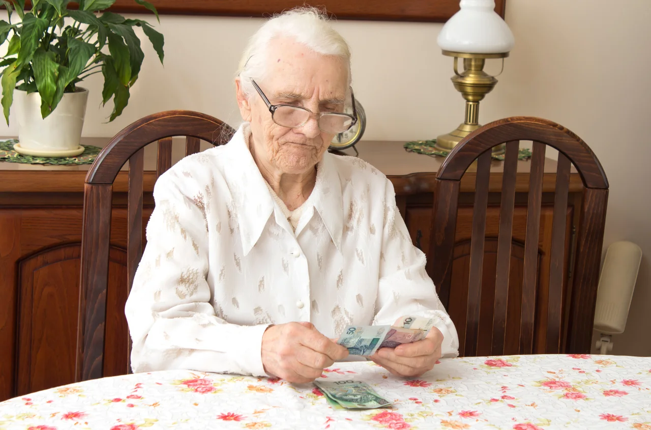 „Oddałam synowi dom w dożywociu. Teraz mówi, że musi mnie oddać do opieki społecznej” — pisze Danuta [LIST]