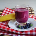 Koktajl z jagody kamczackiej i banana. Pyszny orzeźwiający deser.