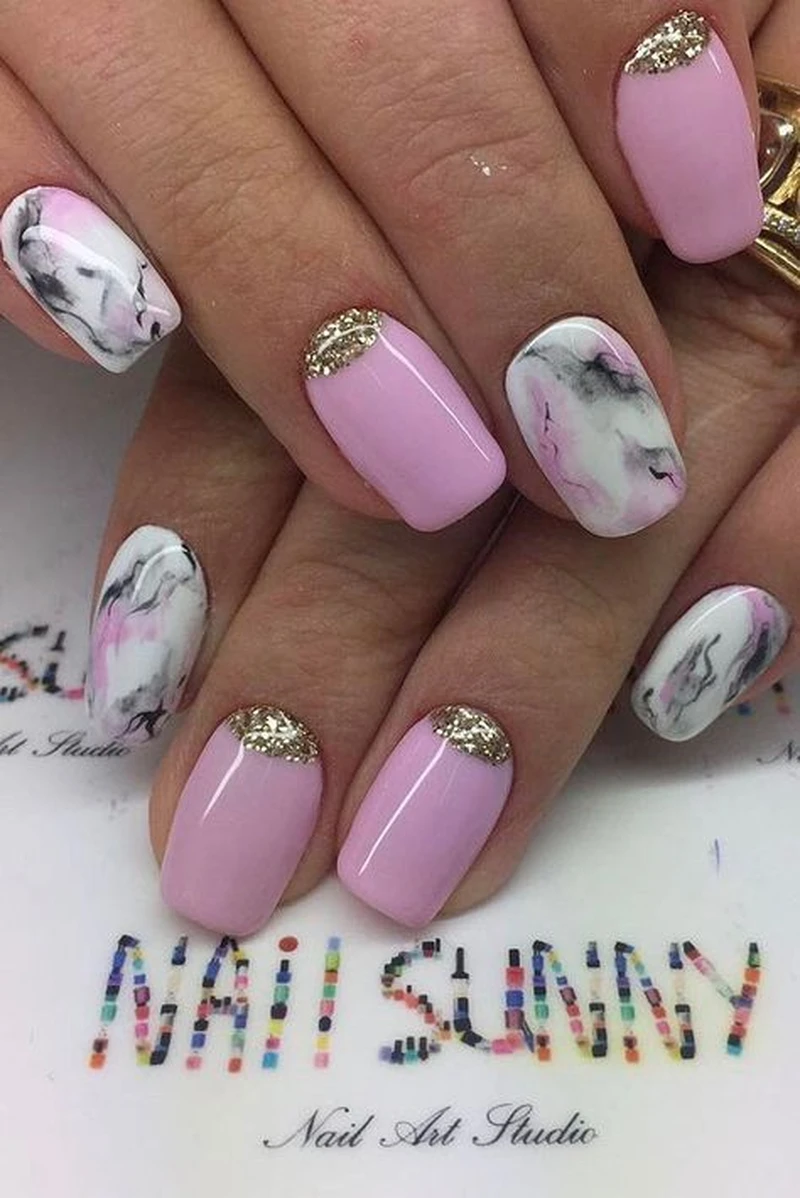 Wakacyjny manicure