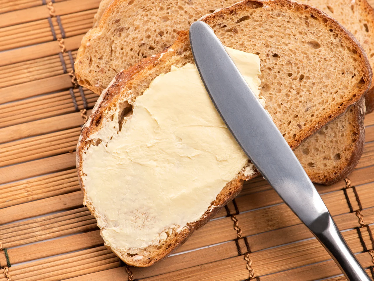 Popularna margaryna próbuje udawać masło? Perfidne sztuczki producentów