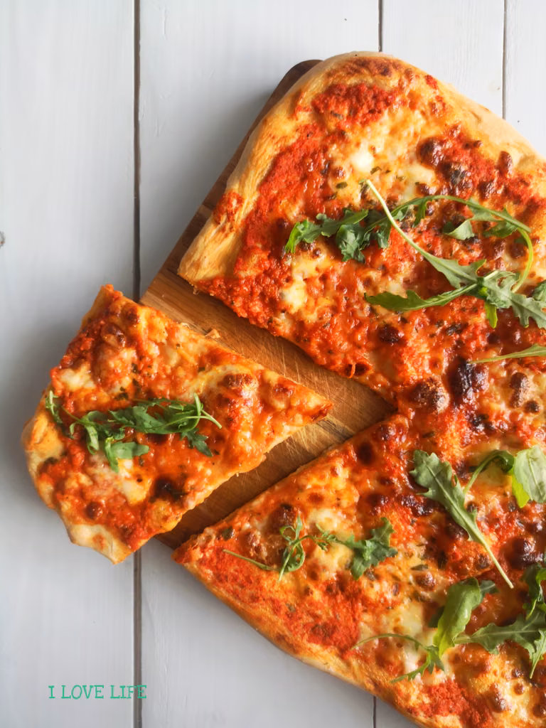 Pizza margherita na spodzie orkiszowym