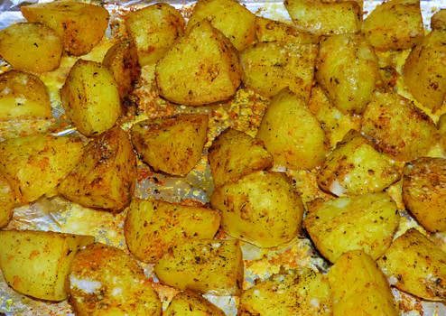 Zapiekane aromatyczne ziemniaczki z parmezanem