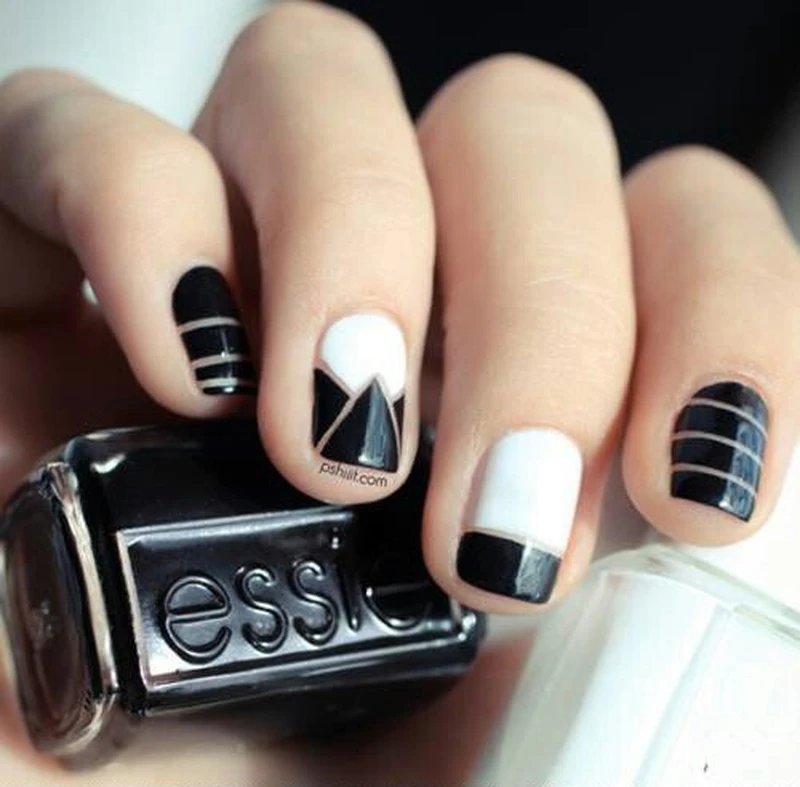 Czarny manicure