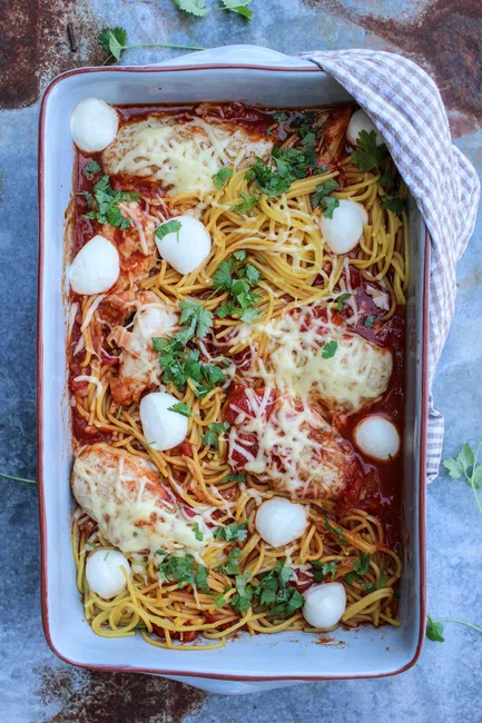 Kurczak parmigiana z makaronem spaghetti. Hit bloga!