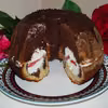 Babka z kremem i truskawkami