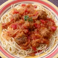 Spaghetti z domowym sosem cukiniowym i klopsikami