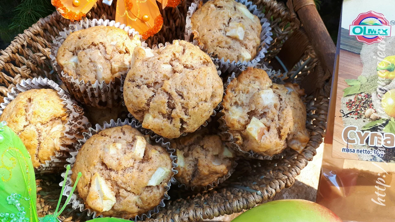 Miodowe muffiny z jabłkami