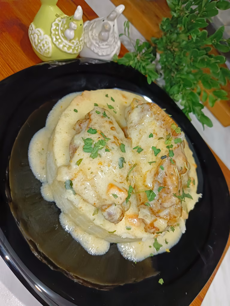 Skrzydełka w sosie śmietanowo - mącznym
