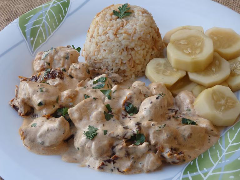 Indyk z mascarpone i suszonymi pomidorami
