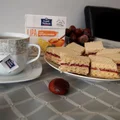Wafle ze śmietanką do kawy