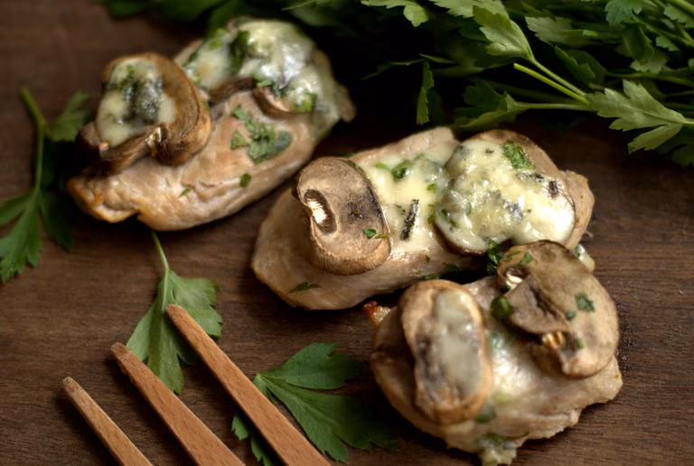 Polędwiczki z pieczarkami i serem gorgonzola