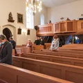 Polacy przestają chodzić do kościoła i chrzcić dzieci. Nowe statystyki