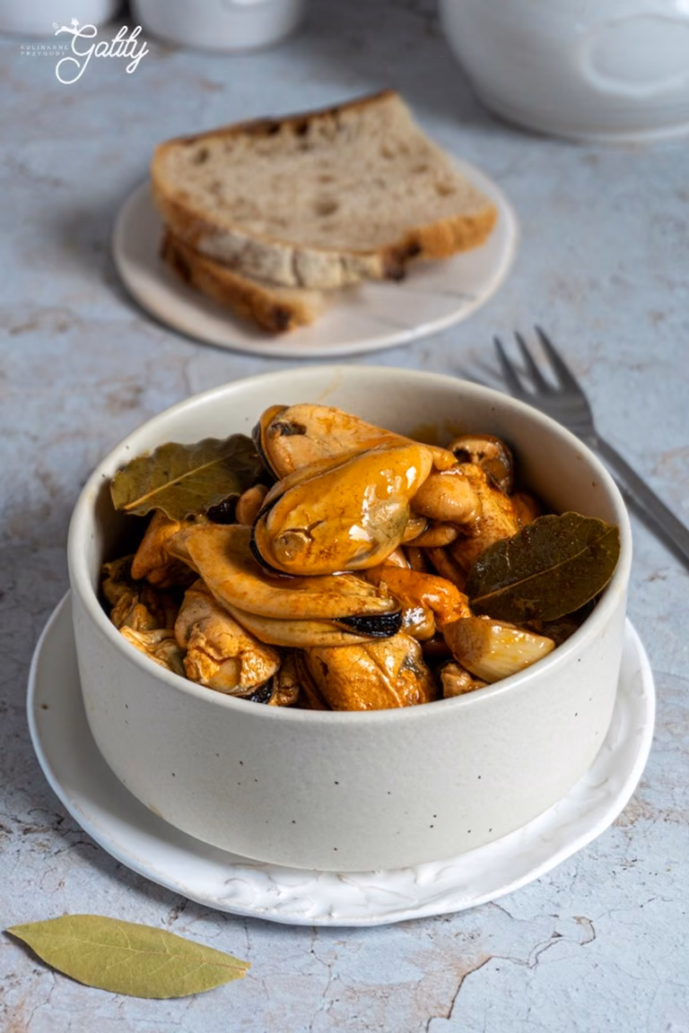 Małże w escabeche, czyli marynacie octowo-paprykowej