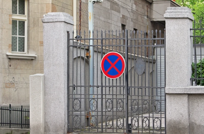 Konflikt przed bramami szkoły: Rodziców nie wpuszczono na rozpoczęcie roku!