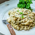 RISOTTO Z PIECZARKAMI I JARMUŻEM