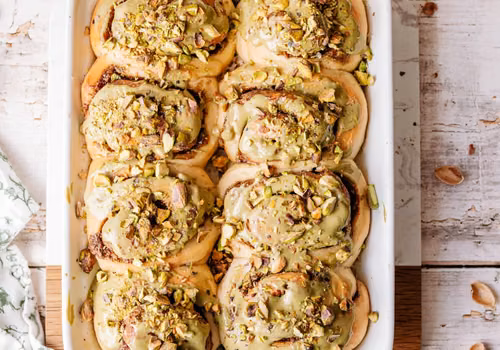 Drożdżówki pistacja-czekolada