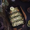 Łosoś z zielonym pesto i kruszonką