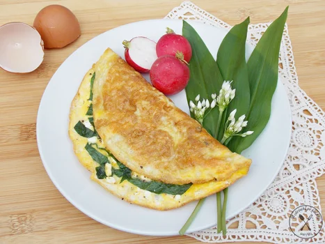 Omlet francuski z czosnkiem niedźwiedzim i fetą