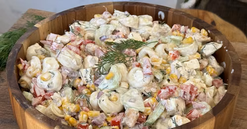 Sałatka z tortellini i kurczakiem