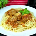 Spaghetti z pulpetami w sosie pomidorowym
