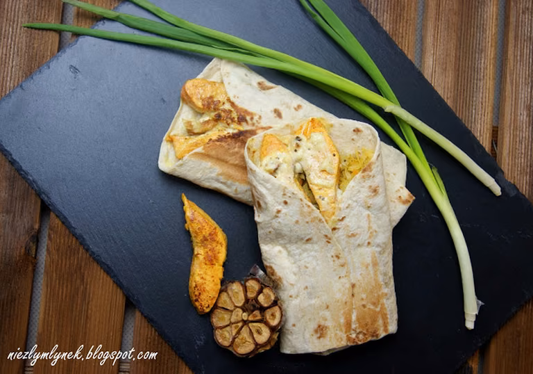 Tortilla z kapustą kiszoną i łososiem
