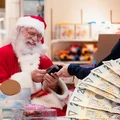 Nie tylko Mikołaj! Praca przed świętami może się opłacić bardziej, niż myślisz!