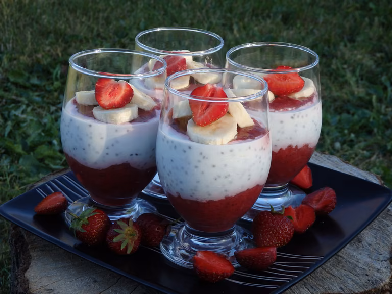 Deser truskawkowo-banananowy z chia